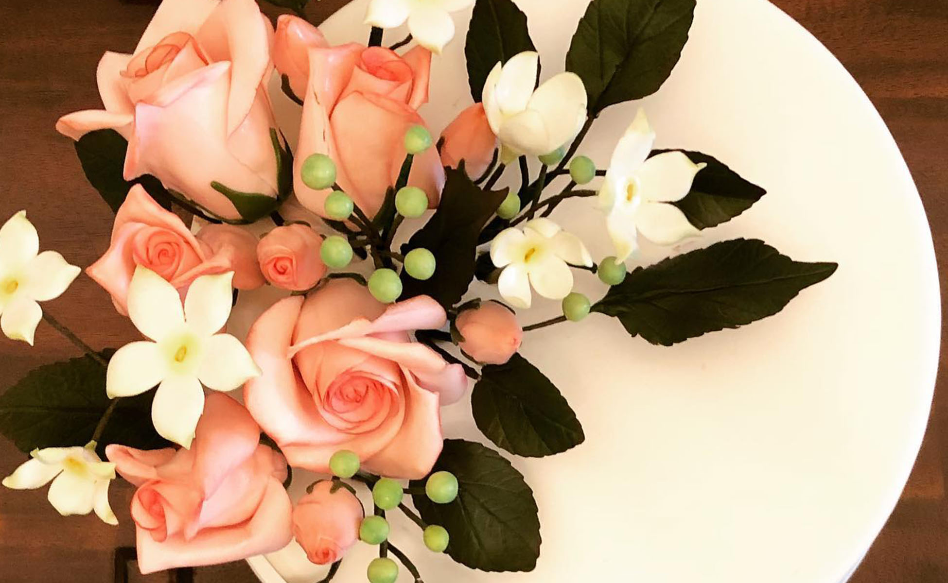 cake-1950×1200 confection flowers on wedding cake